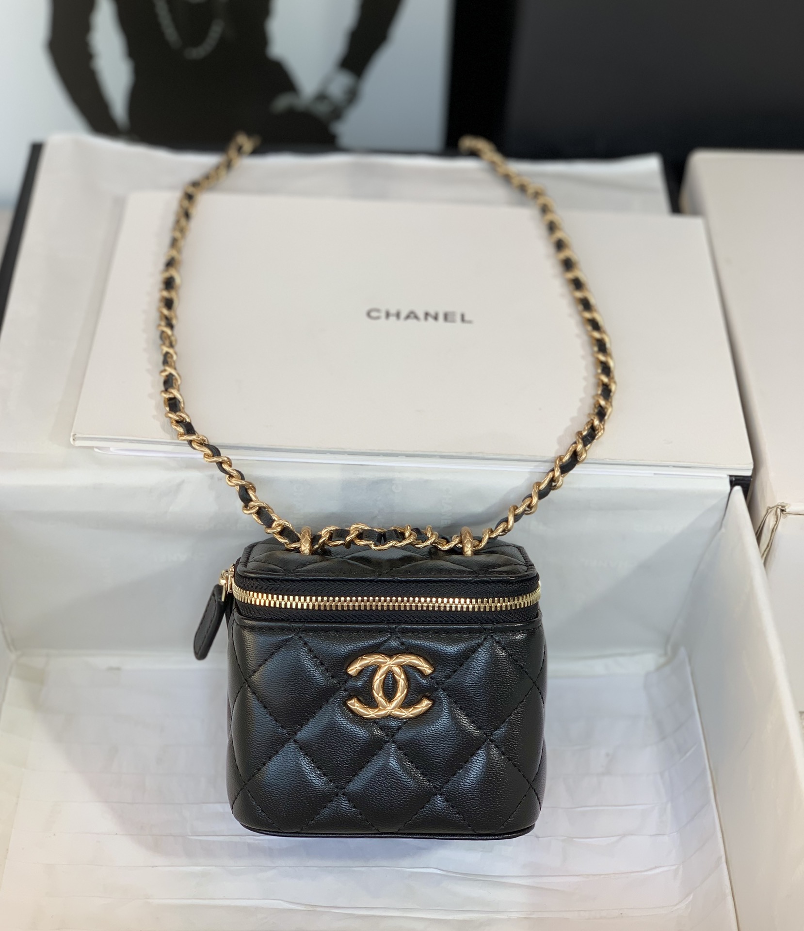 CHANEL NIGO  Middle Ancient MouthRedBag Sheepskin Pattern Hardware Mobile Phone Bag  #nigo82711
