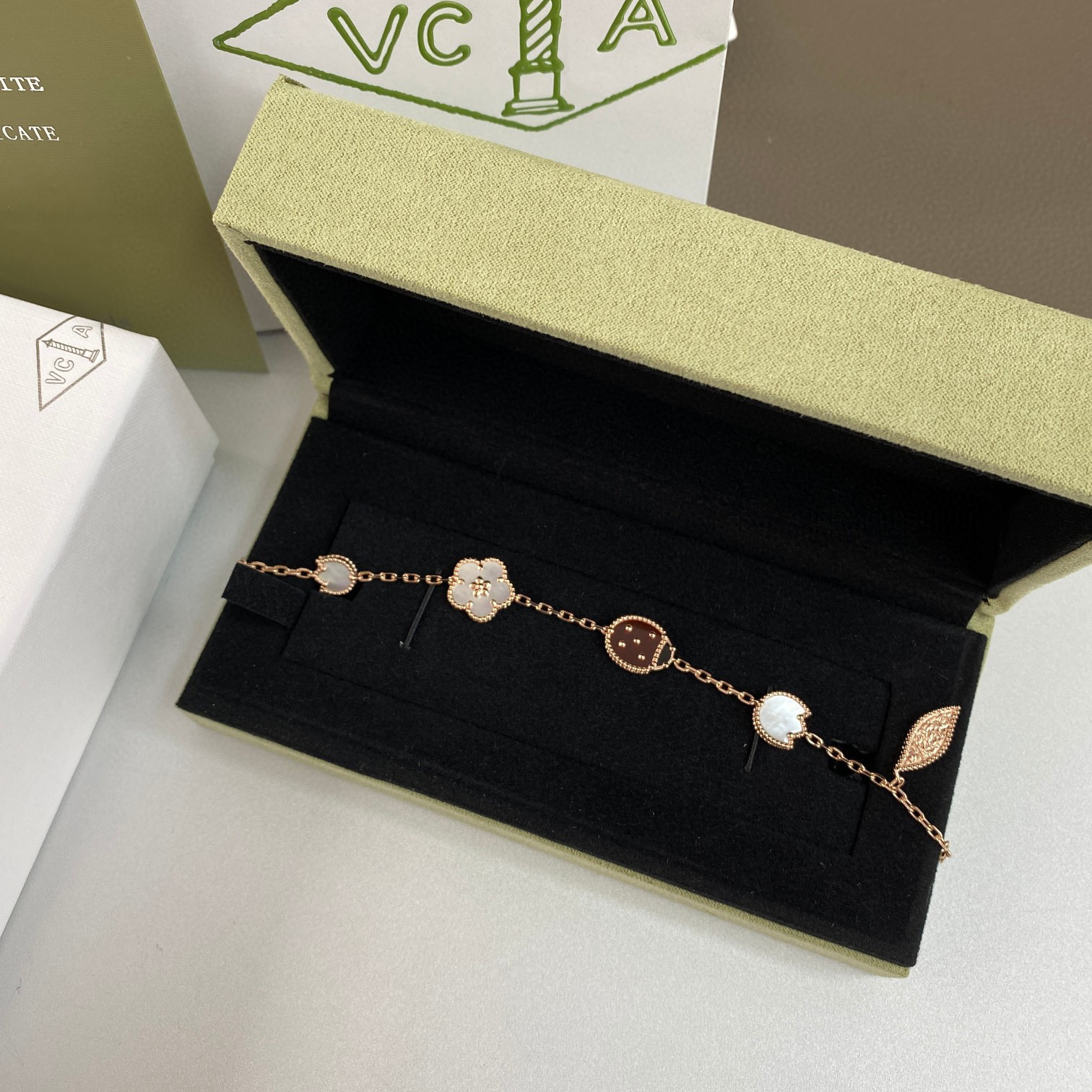 Van Cleef Arpels NIGO Flower Shaped Necklace Bracelet Accessories #nigo21475