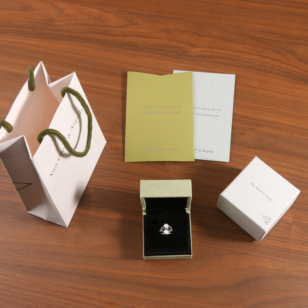 Van Cleef Arpels NIGO Flower Shaped Decorative Ting #nigo21566