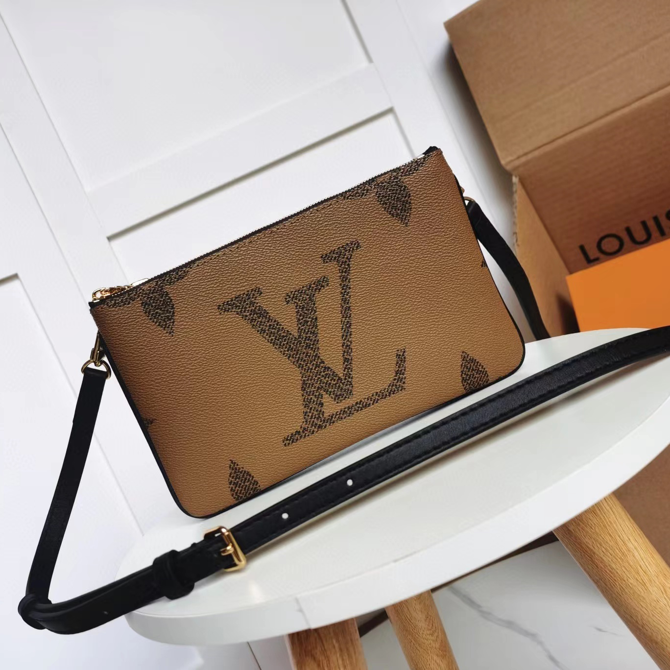 Louis Vuitton Logo Print Leather Shoulder Strap Canvas Clutch Bag Bags #nigo54692