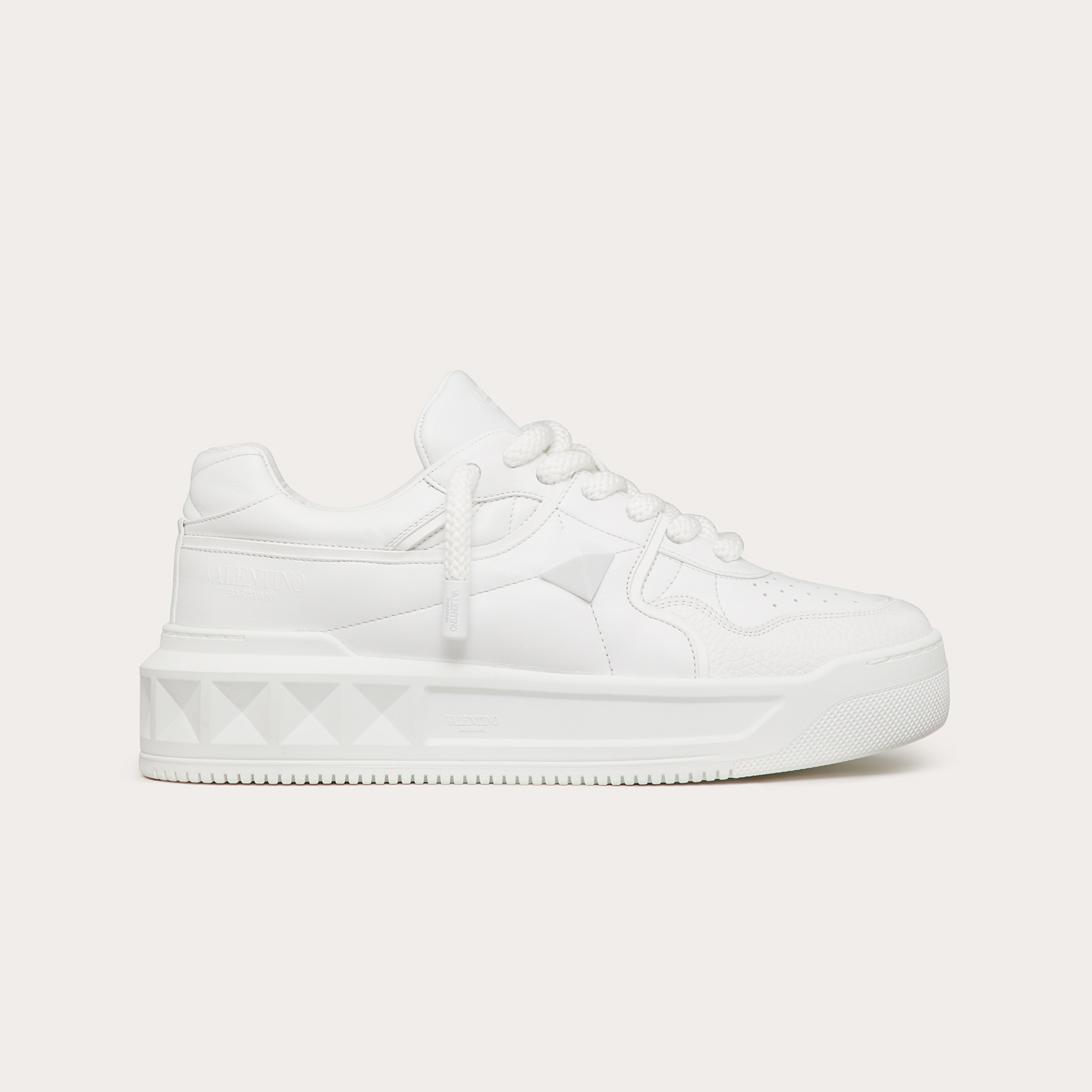 Valentino One Stud Xl Nappa Leather Low Top Sneaker Studded Athleisure Shoes #nigo96282