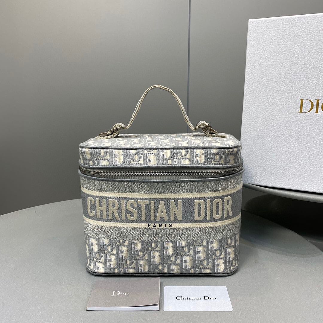 Dior Makeup And Skin Care Bags Bag #nigo4696