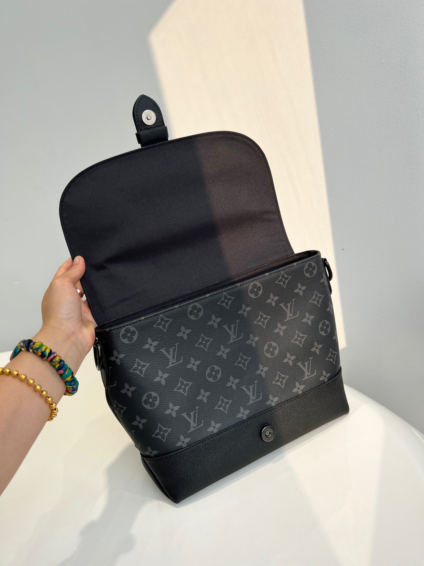 Louis Vuitton Messenger Shoulder Bag Bags #nigo7434