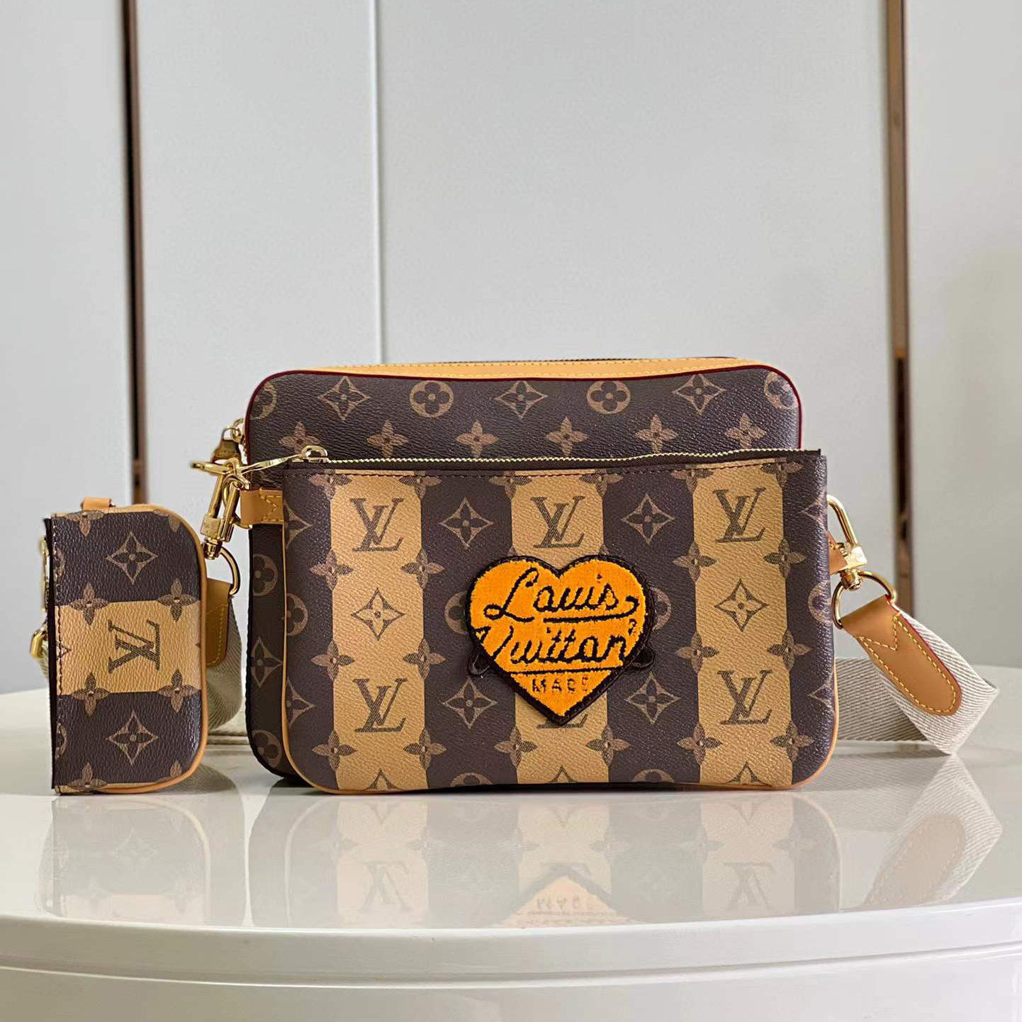 Louis Vuitton Messenger Bag Chest Bags Diagonal Leather Bag #nigo53184