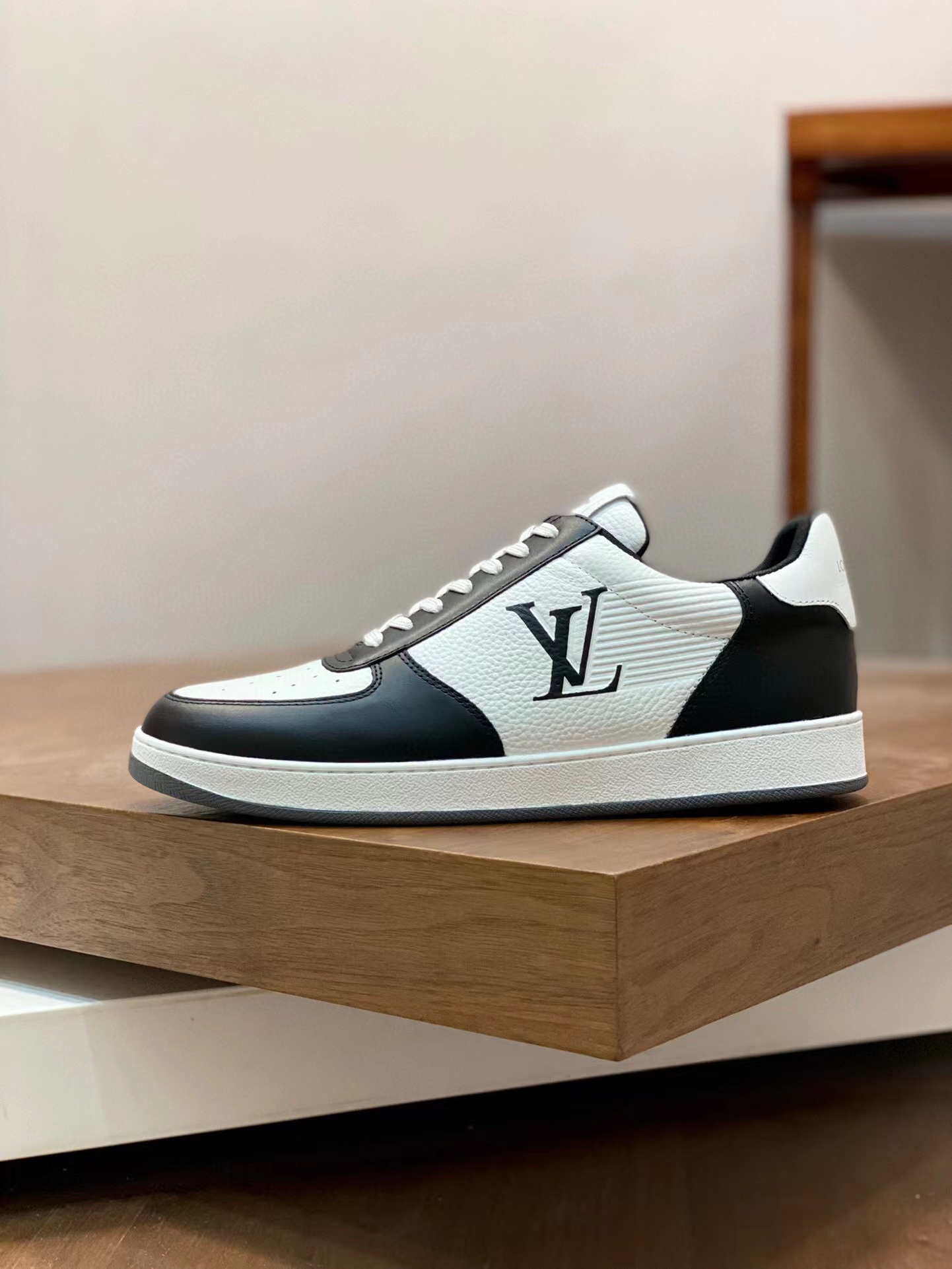 Louis Vuitton Flat Black And White Splicing Sneaker Shoes #nigo56395