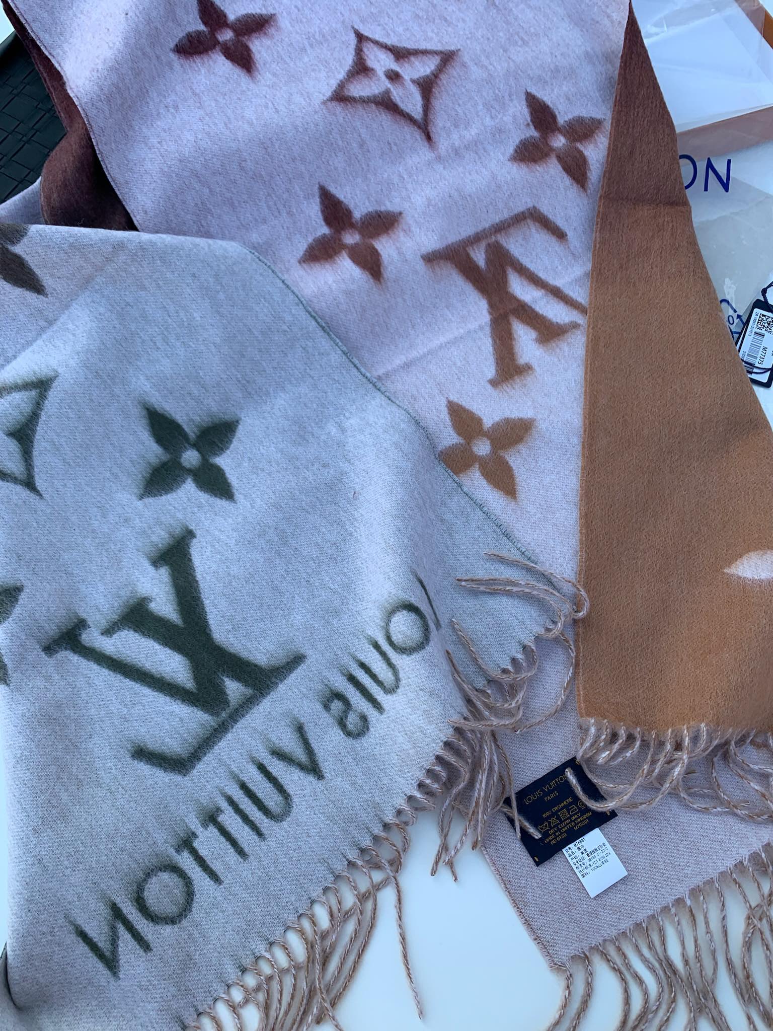 Louis Vuitton Fashion Men's and Women's Scarves Gradual Color Design Accessories Jewelry #nigo82476