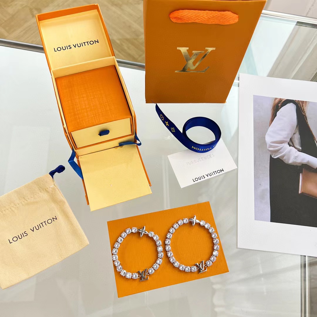 Louis Vuitton Crystal Diamond Bracelet Jewelry Accessories #nigo52183