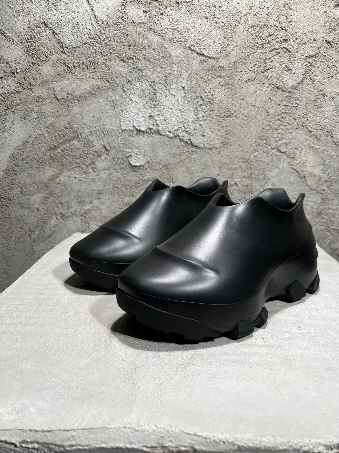 Givenchy Rubber Low-Top Bread Shoes #nigo1533
