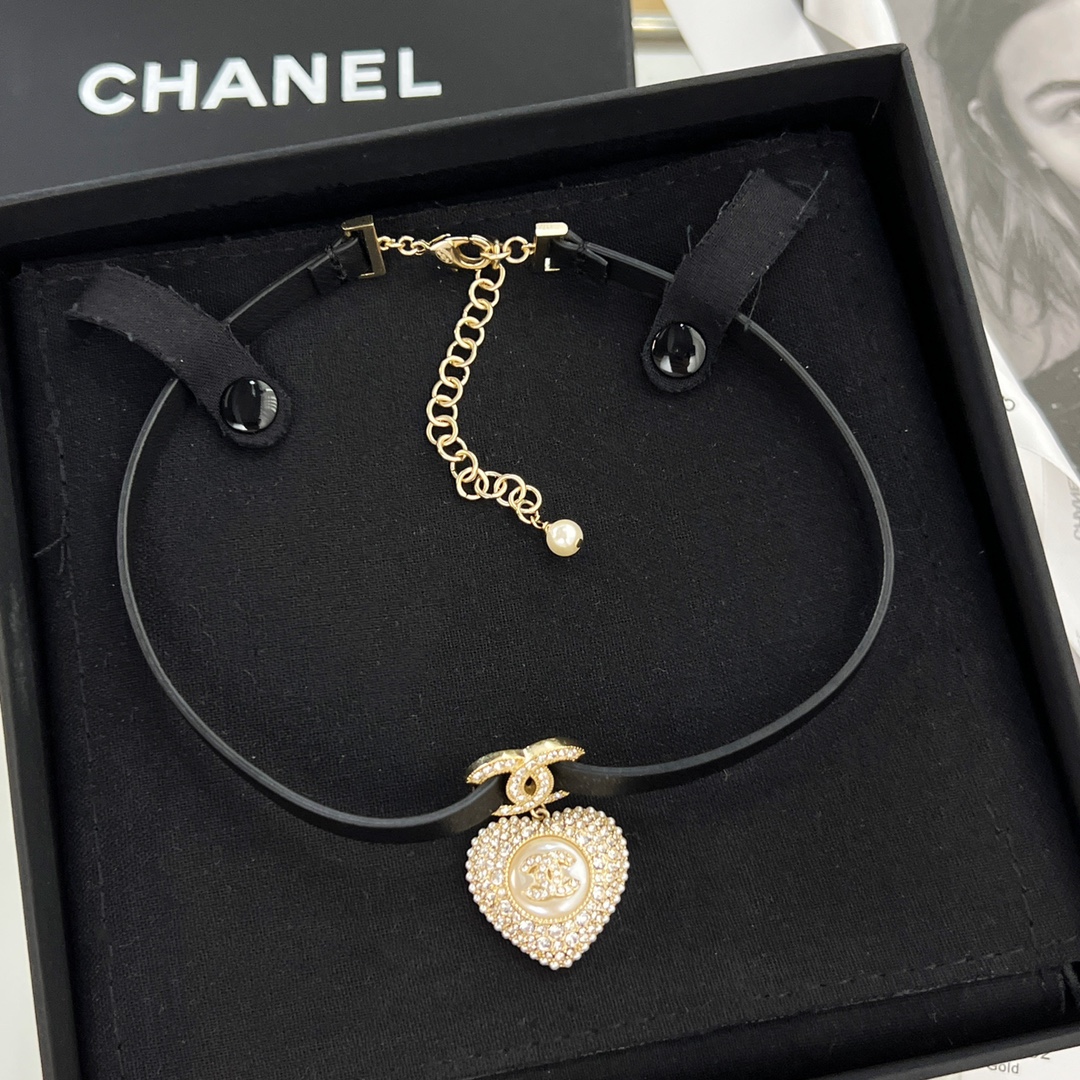 Chanel Black Leather String Pearl Sweater Necklace Accessories Jewelry #nigo89681