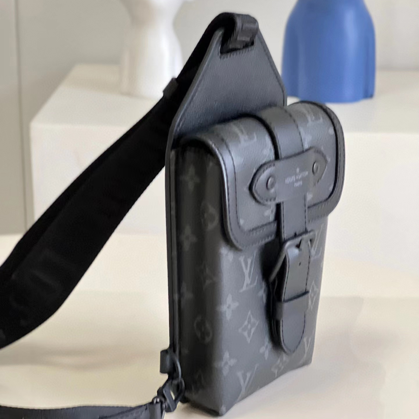 Louis Vuitton Leather Shoulder Phone Bag Coin Purse #nigo53746