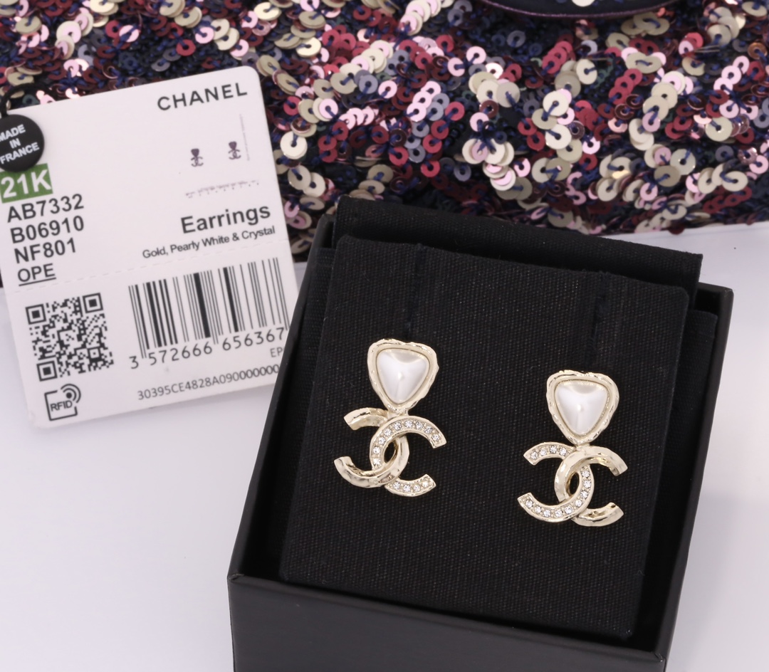Chanel Triangle Pearl Love Earrings Copper Gold-plated Accessories Jewelry #nigo82457