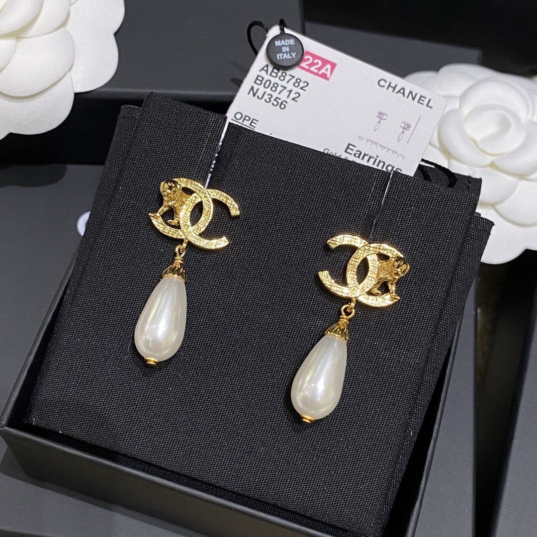 Chanel Gold Lion Ear Studs Hand Brushed Water Drop Pearl Copper Gilded Accessories Jewelry #nigo82419
