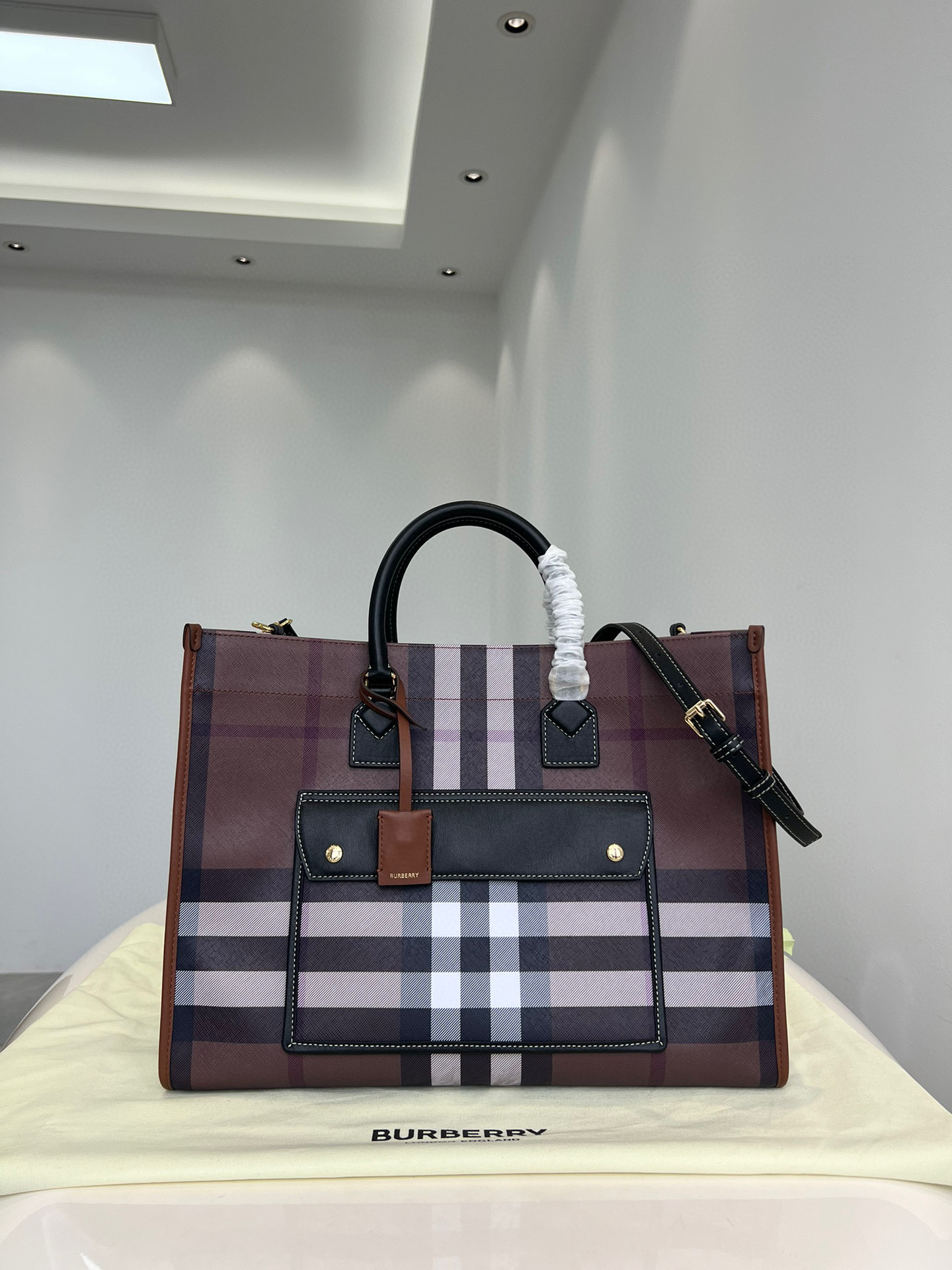 Burberry Freya Checkered Leather Tote Bag #nigo8564