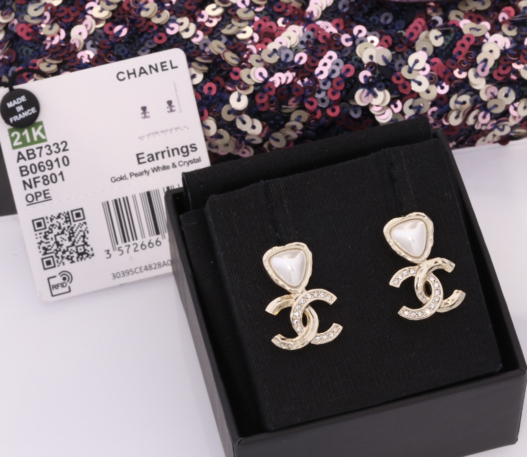 Chanel Triangle Pearl Love Earrings Copper Gold-plated Accessories Jewelry #nigo82457