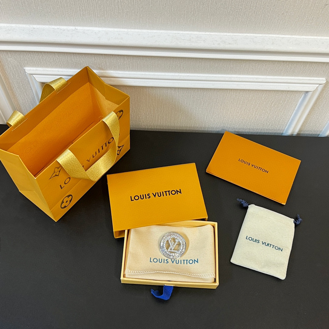 Louis Vuitton Round Bright Diamond Letter Brooch #nigo21795