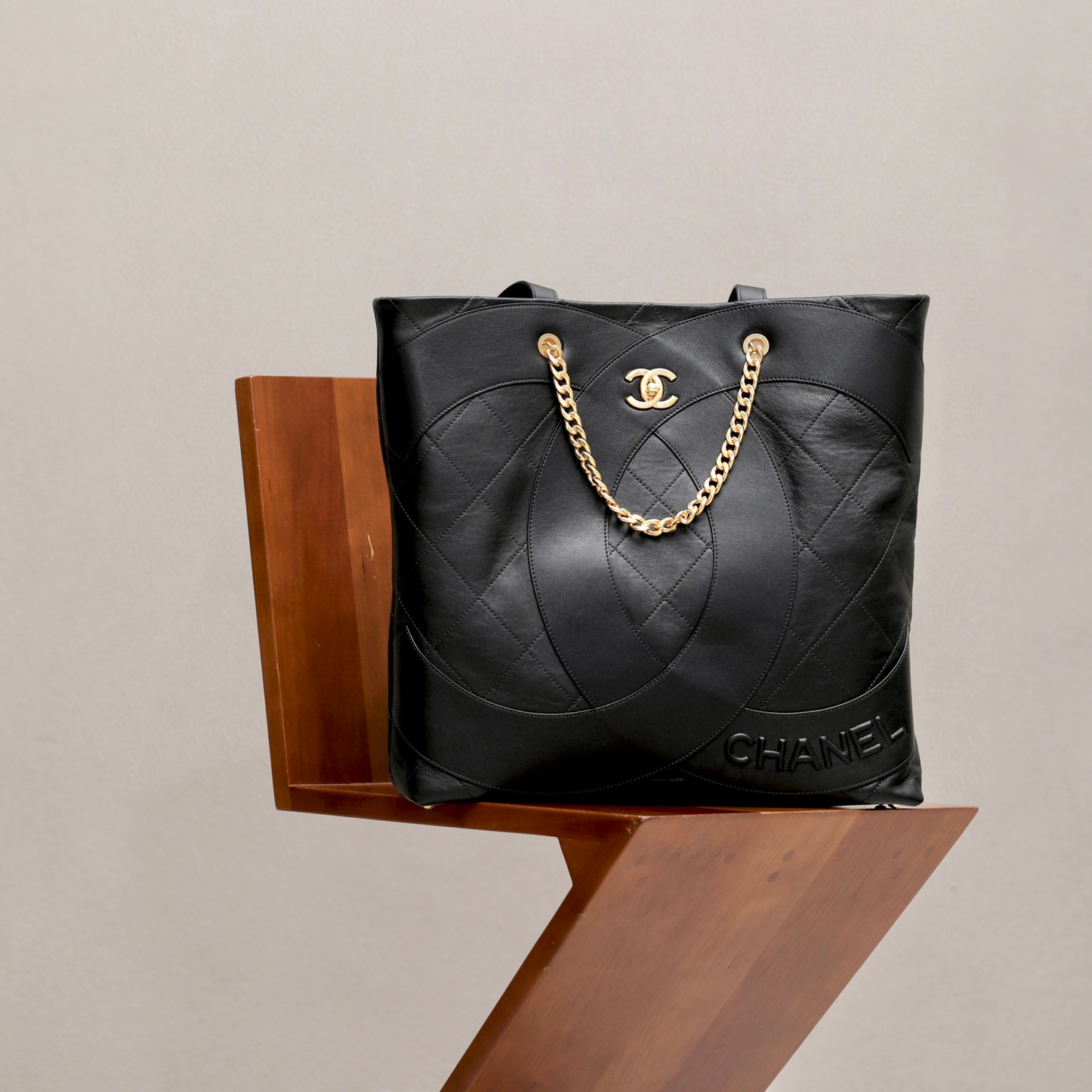 Chanel Leather Chain Tote Bag #nigo21798