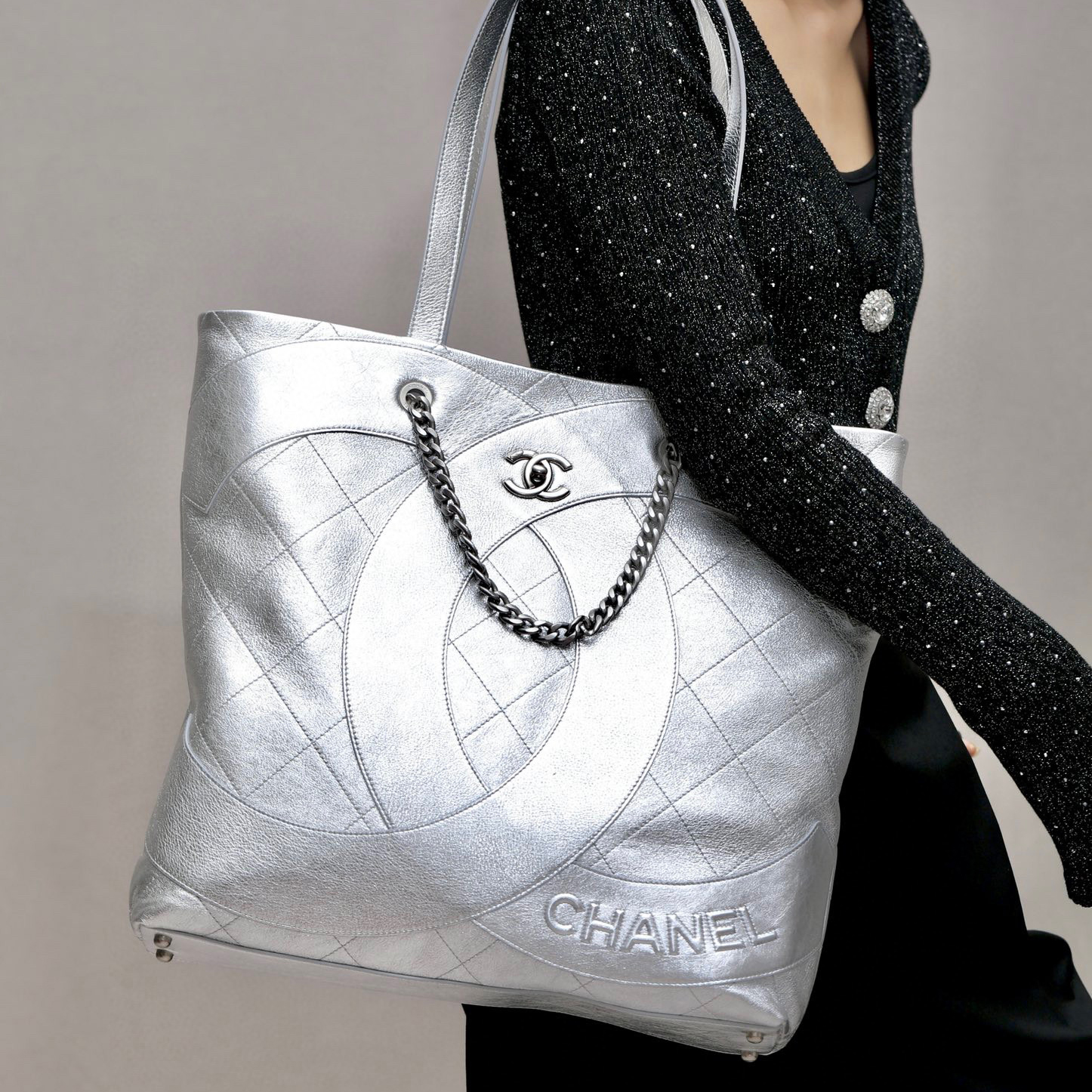 Chanel Leather Chain Tote Bag #nigo21798