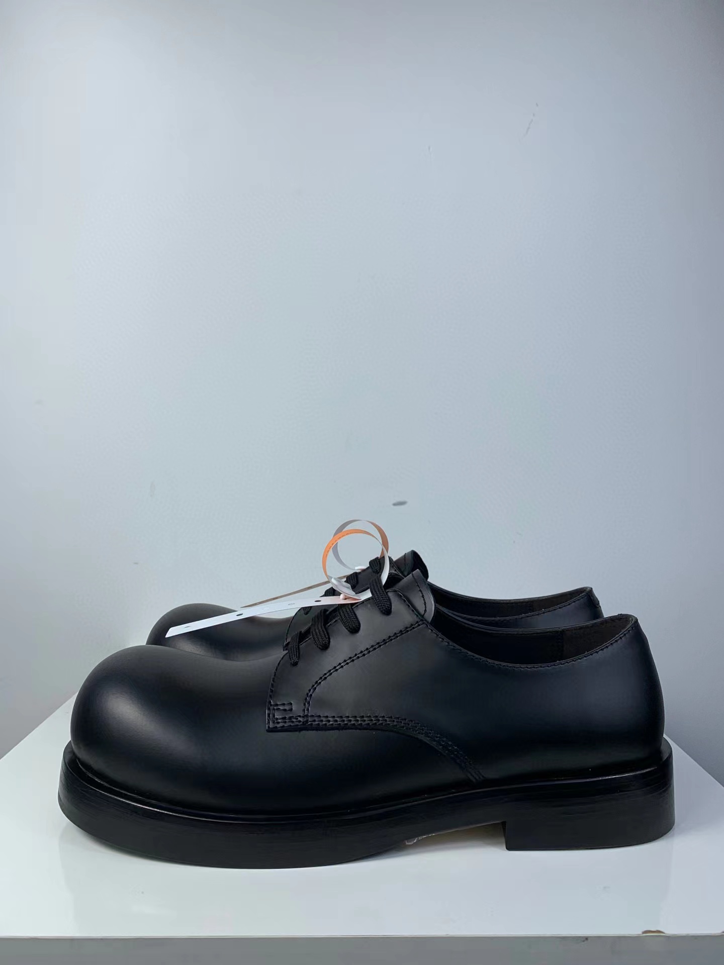 Bottega Veneta Black Low Top Leather Shoes #nigo6298