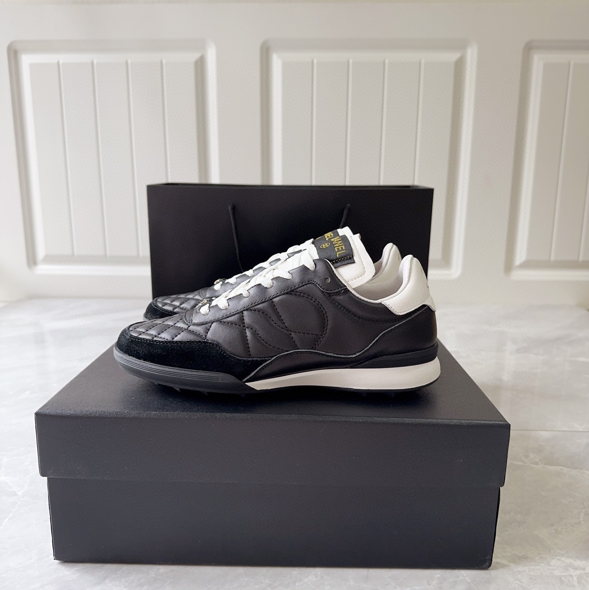 Chanel Low Top Leather Sneakers Shoes #nigo96621