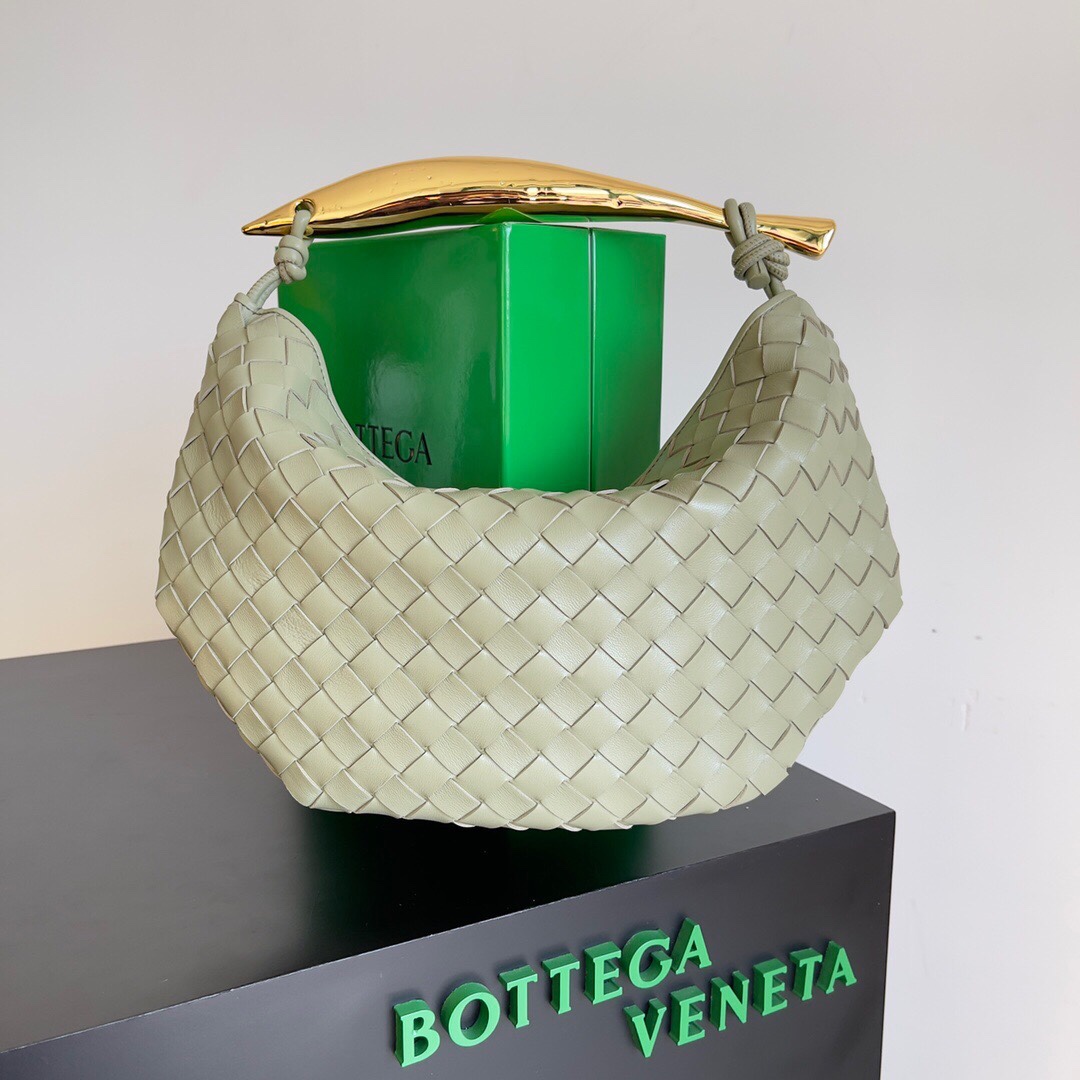 Bottega Veneta Leather Woven Hand Bag #nigo21992