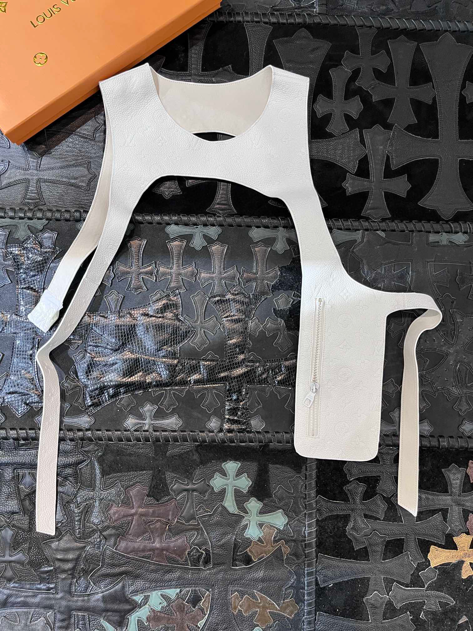 Louis Vuitton Leather Printed Vest With Accessories #nigo22172