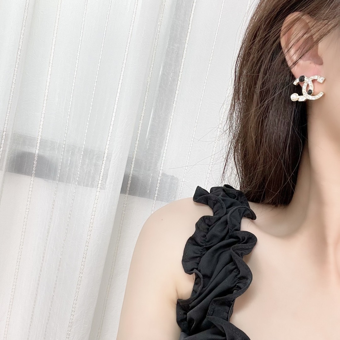 NIGO Chanel Women's Lucite Pearl Crystal Double C Gold Earrings #nigo89578