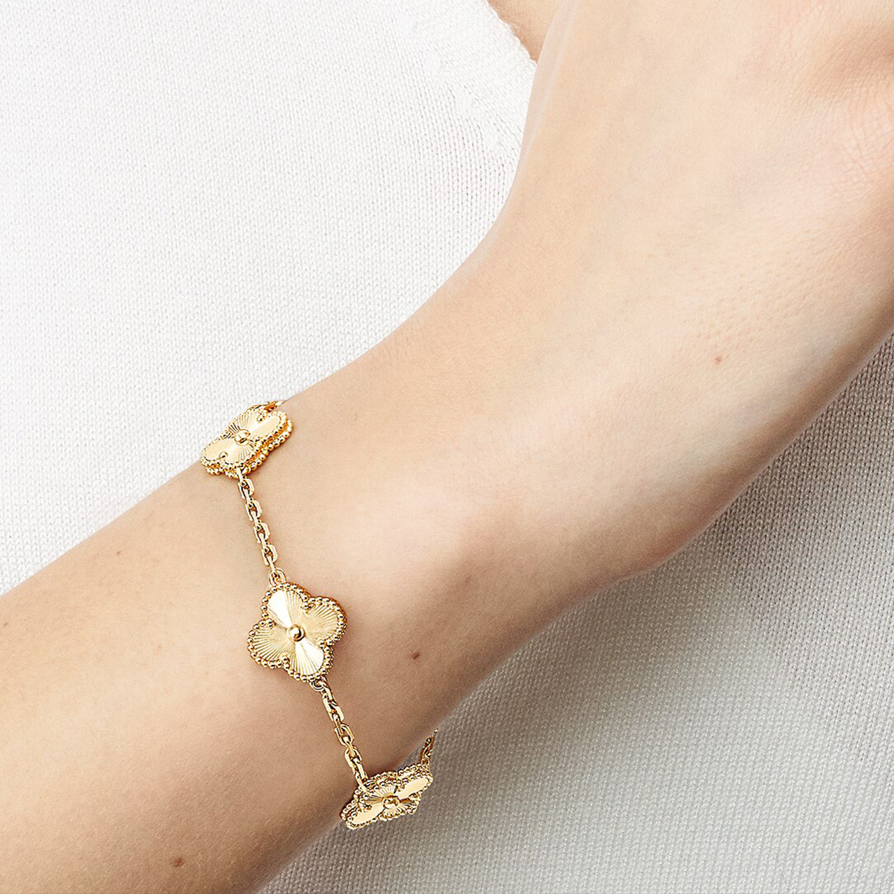 NIGO Van Cleef & Arpels Women's Men's Five Flower Half Diamond Bracelet Luxury Accessories #nigo98264