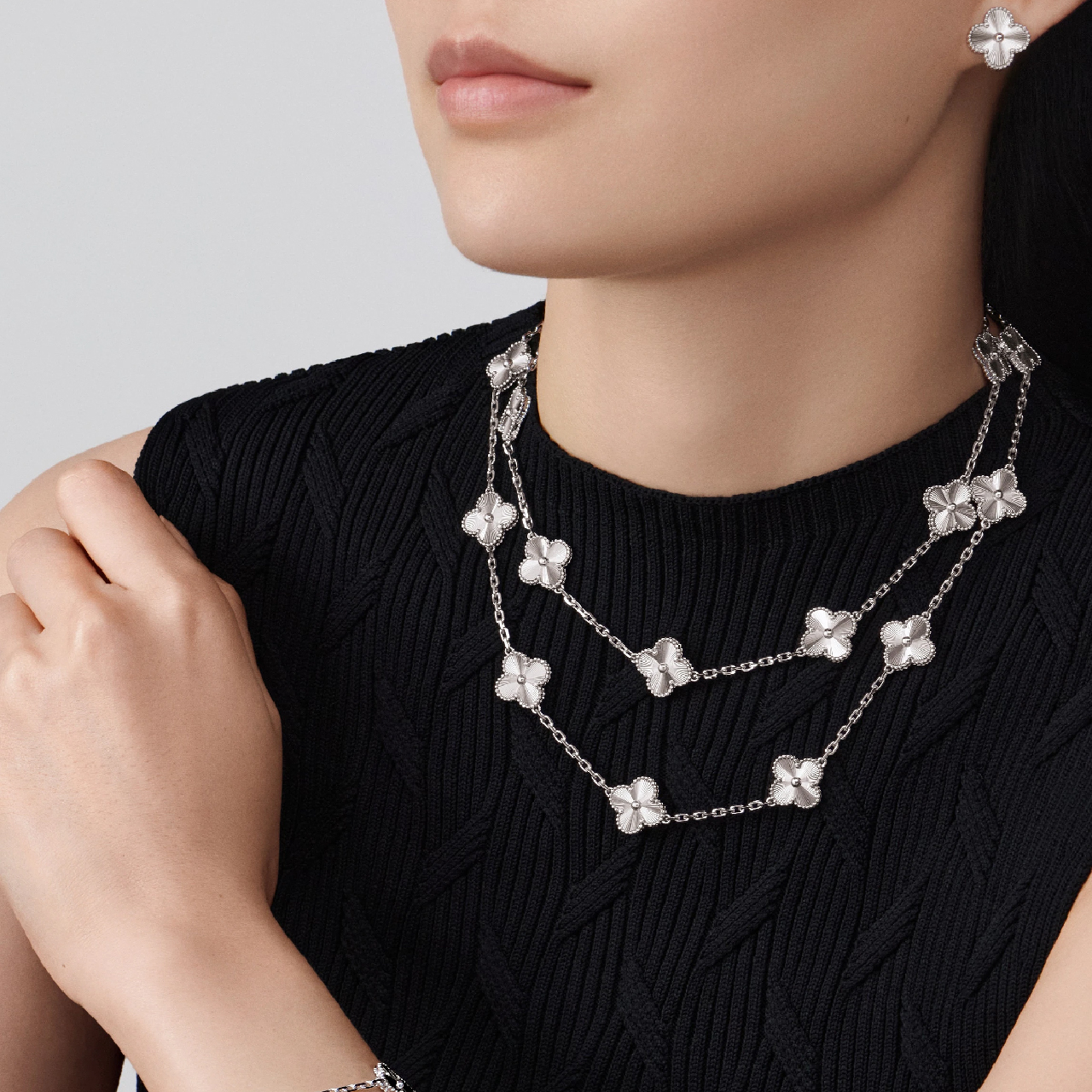 NIGO Van Cleef & Arpels Alhumbra Vintage Four Seasons Twenty Flowers Chalcedony Rose Gold Necklace Double Wear Jewelry Accessories #nigo98335