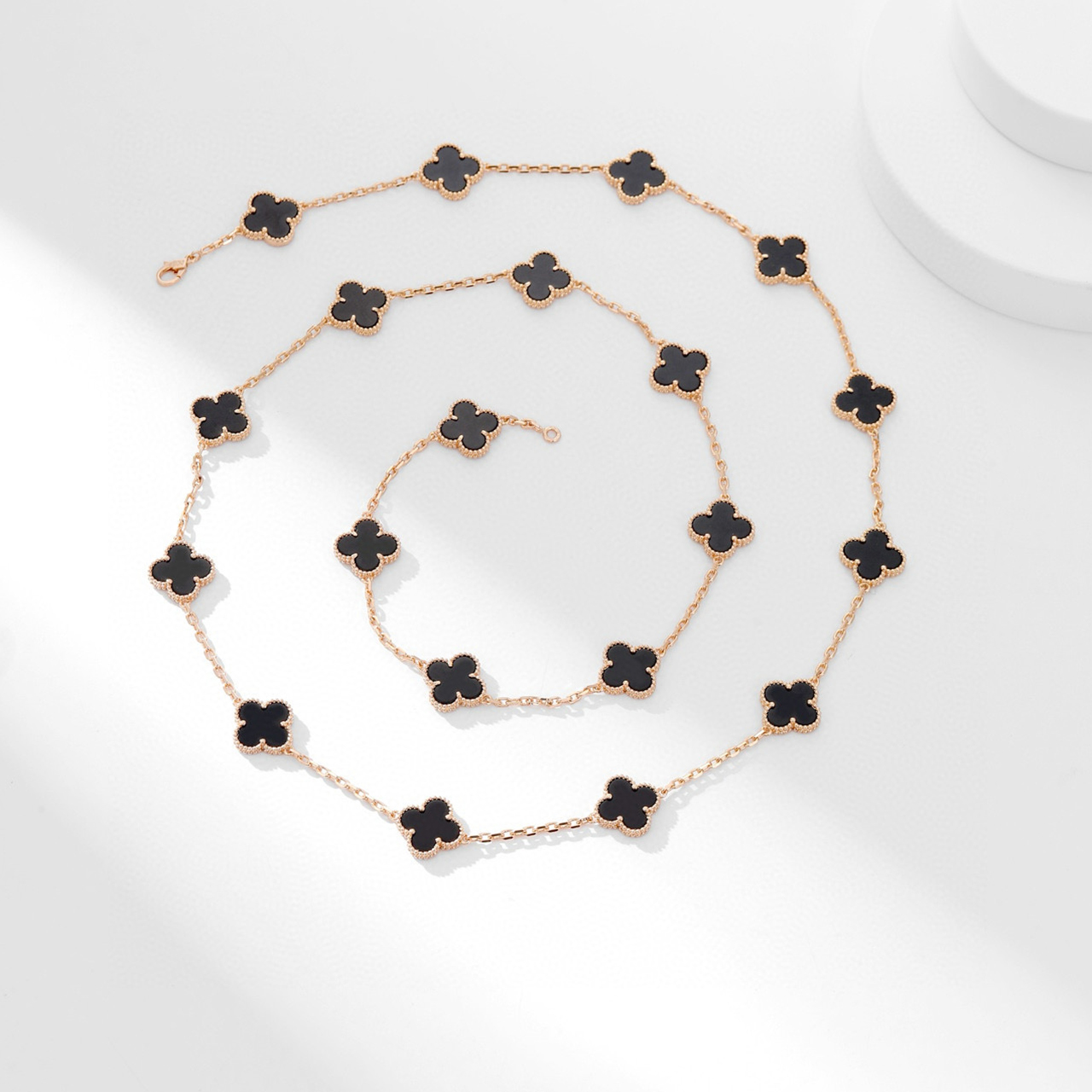 NIGO Van Cleef & Arpels Alhumbra Vintage Four Seasons Twenty Flowers Chalcedony Rose Gold Necklace Double Wear Jewelry Accessories #nigo98335