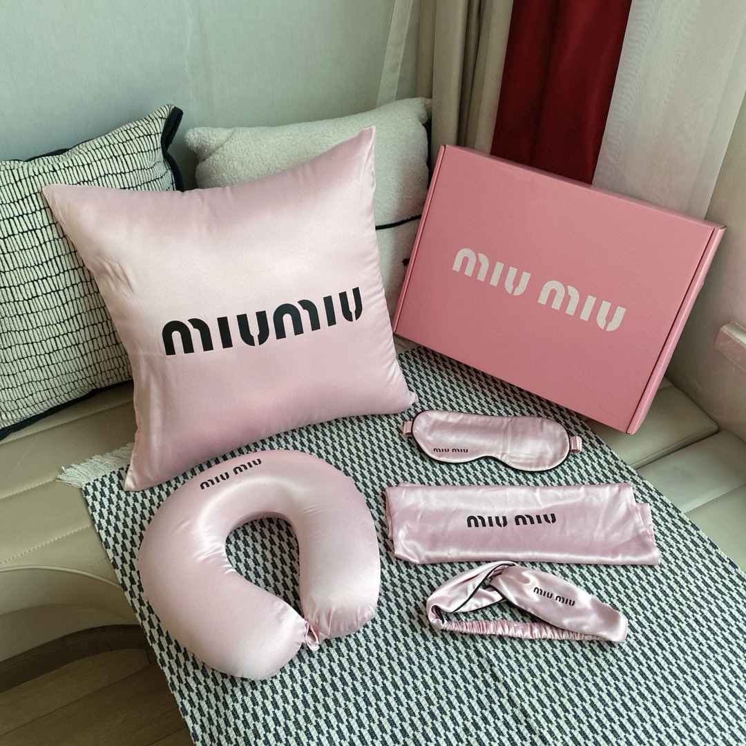 NIGO MiuMiu Silk Neck Pillow and Eye Mask Accessories Pillow Travel Set Valentine's Day Gift Set #nigo98342