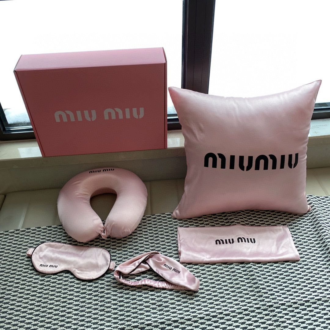 NIGO MiuMiu Silk Neck Pillow and Eye Mask Accessories Pillow Travel Set Valentine's Day Gift Set #nigo98342