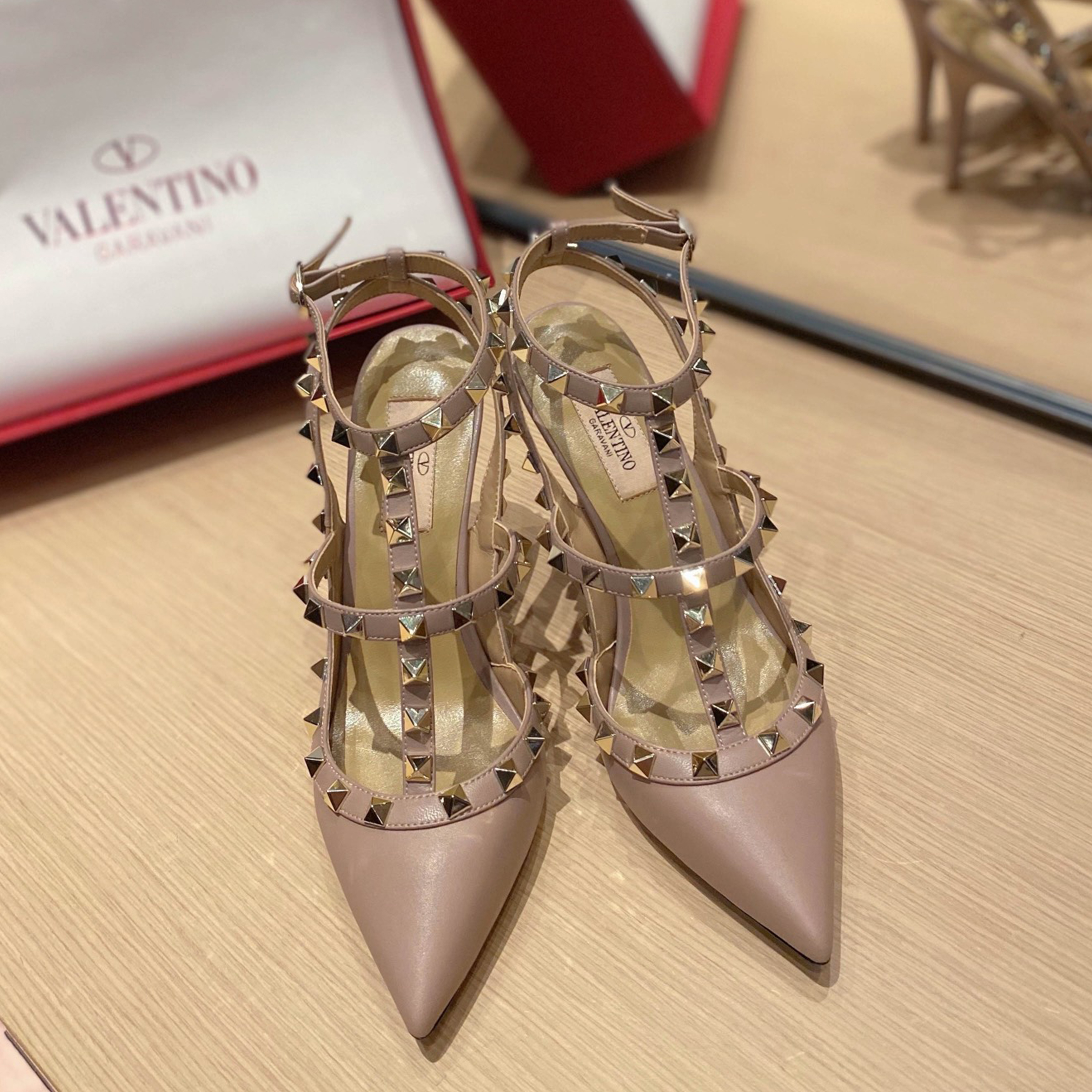 NIGO Valentino Women's Spring And Summer Rivets Cowhide High Heels Mirror Patent Leather Sheepskin Lining High Heels #nigo98361