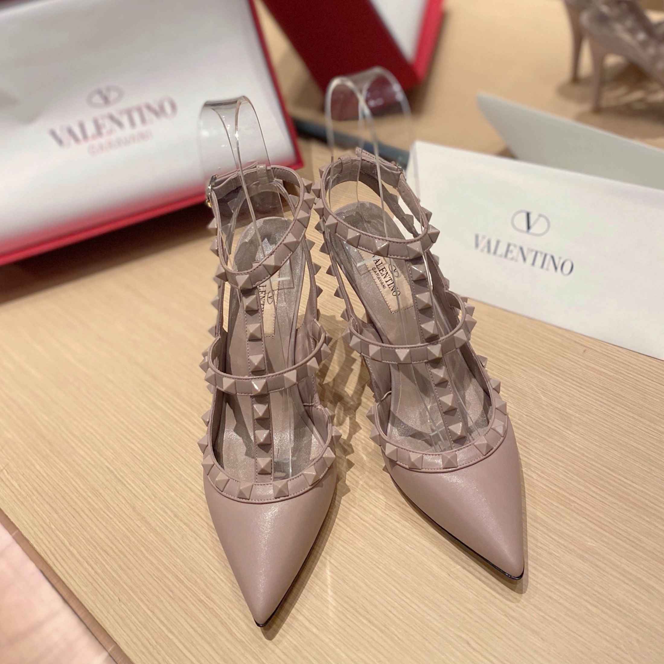 NIGO Valentino Women's Spring And Summer Rivets Cowhide High Heels Mirror Patent Leather Sheepskin Lining High Heels #nigo98361