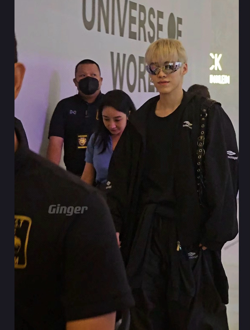 NIGO Balenciaga Men's Fall/Winter Black Vintage Plain Knit Patchwork Two Piece Zipper Jacket Long Sleeve T-Shirt #nigo98428