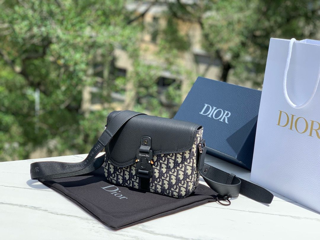 NIGO Dior Men's Adjustable Shoulder Strap Flap Closure Oblique Printed Grained Cowhide Saddle Bag Crossbody Shoulder Bags #nigo99336