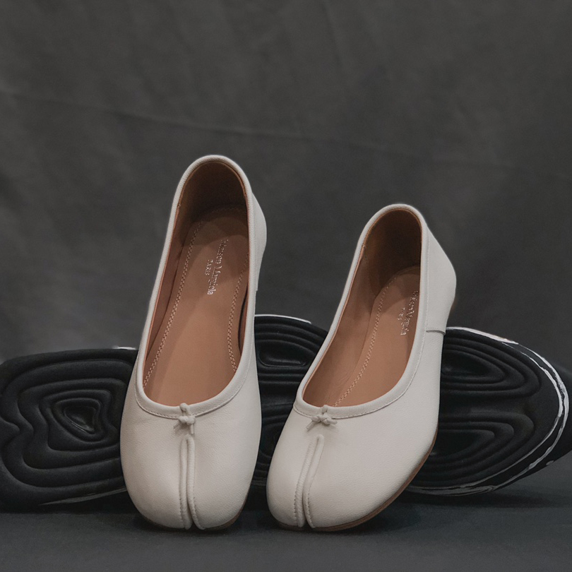 NIGO Maison Margiela Women's Solid Leather Shallow Flat Split Toe Shoes #nigo99533