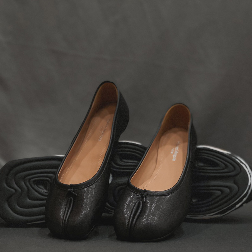 NIGO Maison Margiela Women's Solid Leather Shallow Flat Split Toe Shoes #nigo99533