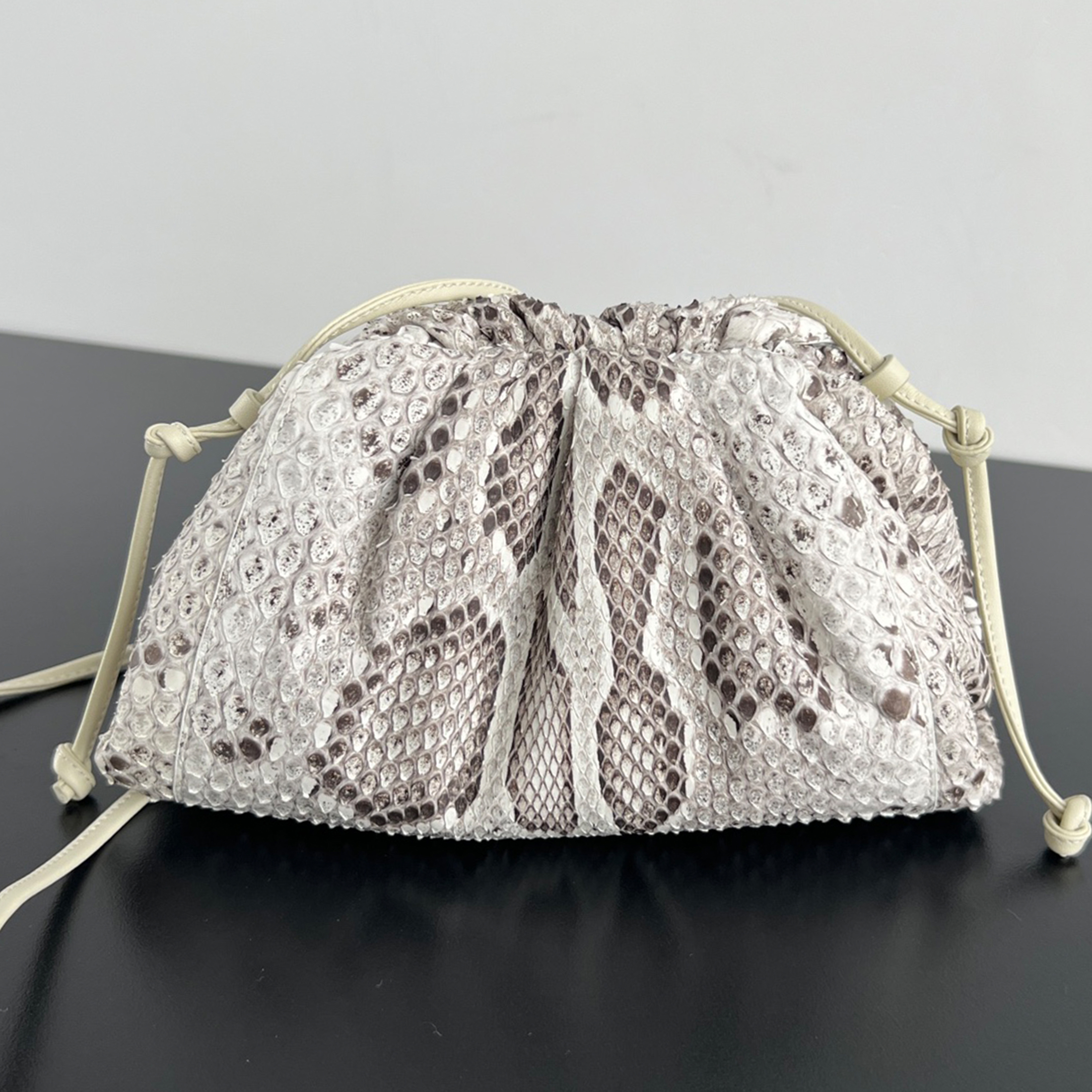 NIGO Bottega Veneta Women's And Men's Python Skin Handbag Large And Small Elegant And Luxury Banquet Bag Ngvp #nigo8553