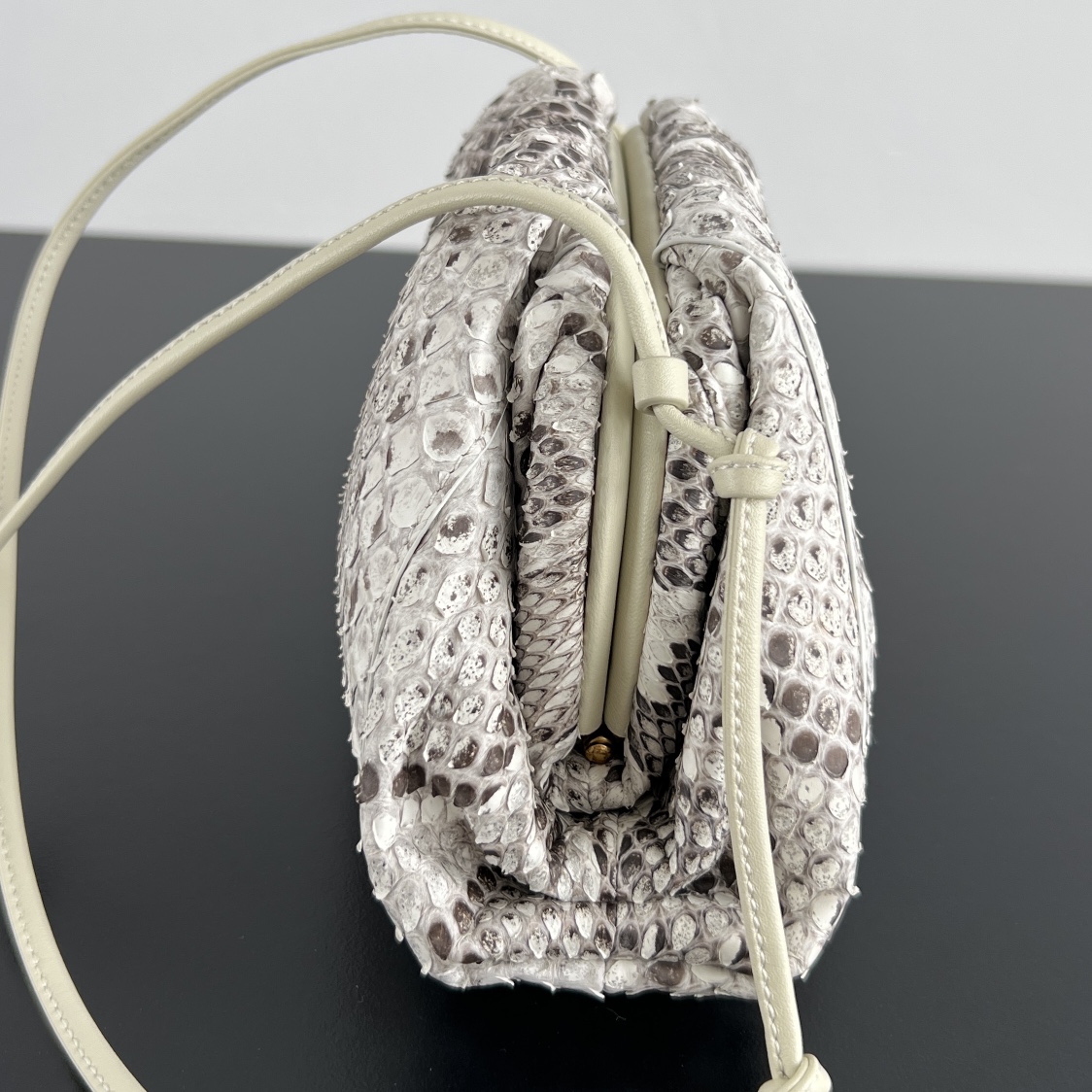 NIGO Bottega Veneta Women's And Men's Python Skin Handbag Large And Small Elegant And Luxury Banquet Bag Ngvp #nigo8553