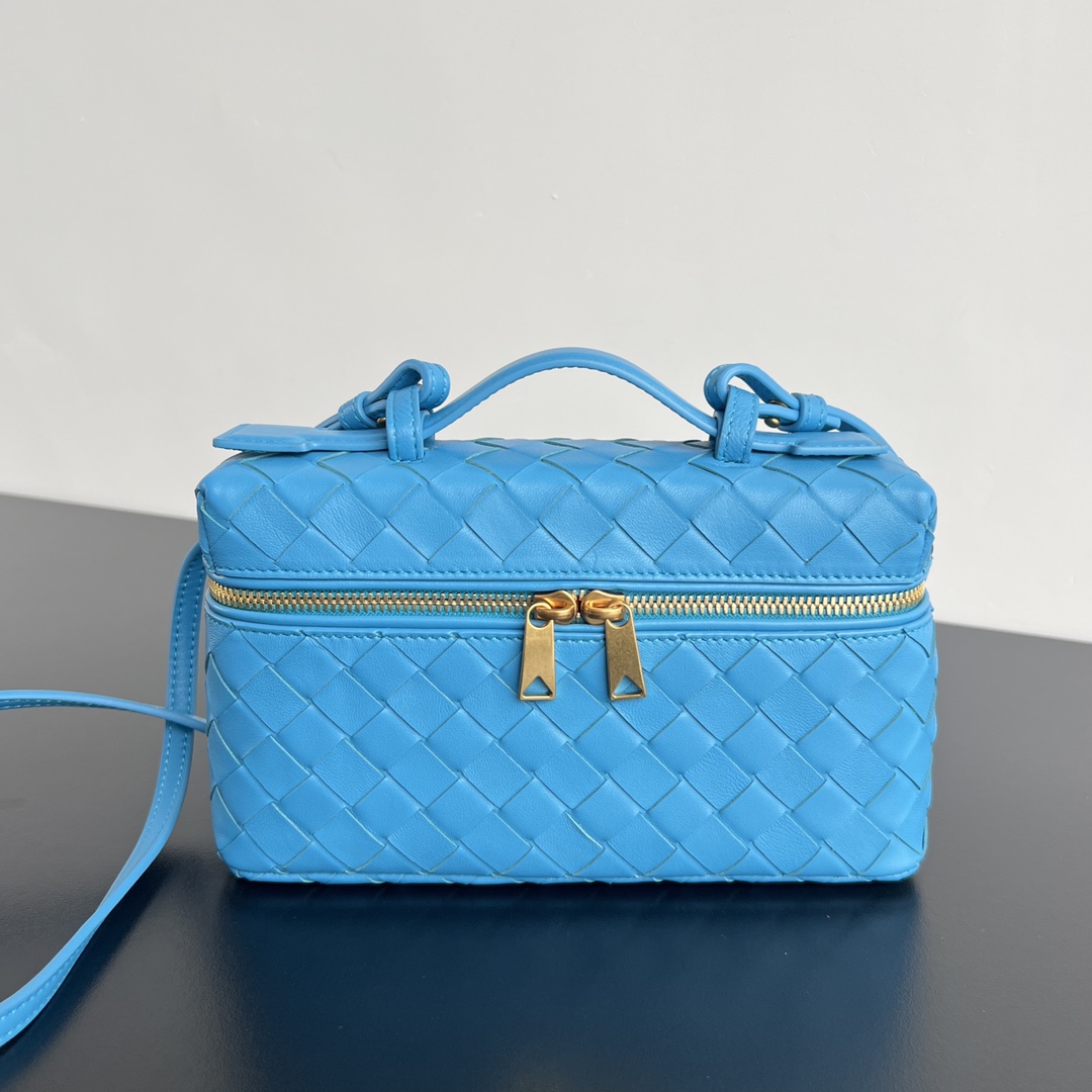 NIGO Bottega Veneta Vanity Case Bang Bang Women's Blue Woven Design Adjustable Removable Shoulder Strap Zipper Closure Calfskin Shoulder Crossbody Cosmetic Bag Bags #nigo72217