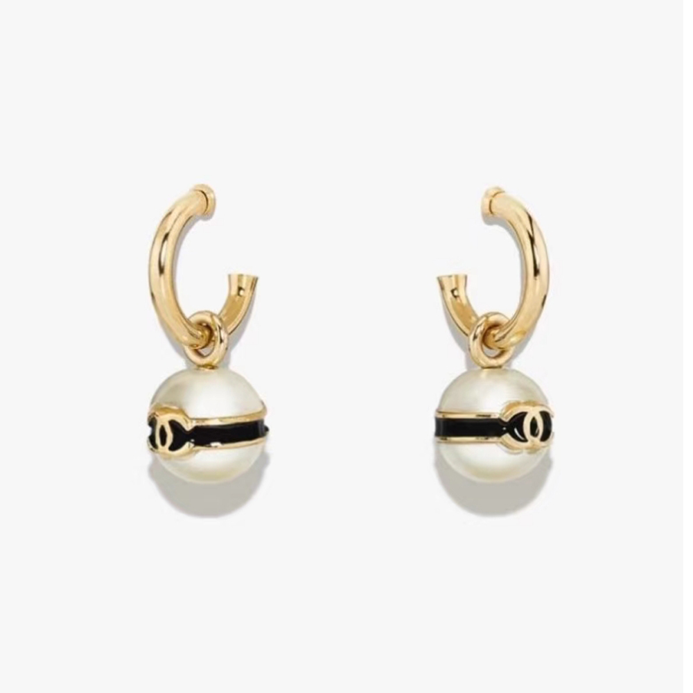 NIGO Chanel Women's Round Black Enamel Double C Pearl Bean Earrings Jewelry #nigo72436