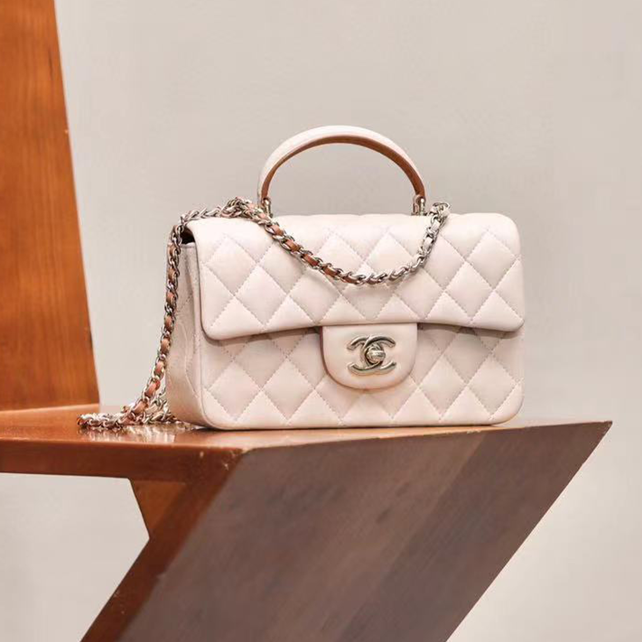 NIGO Chanel Fashion Banquet Bag Simple Elegant Checkered Chain Sheepskin Handbag Temperament Crossbody Bags #nigo71382
