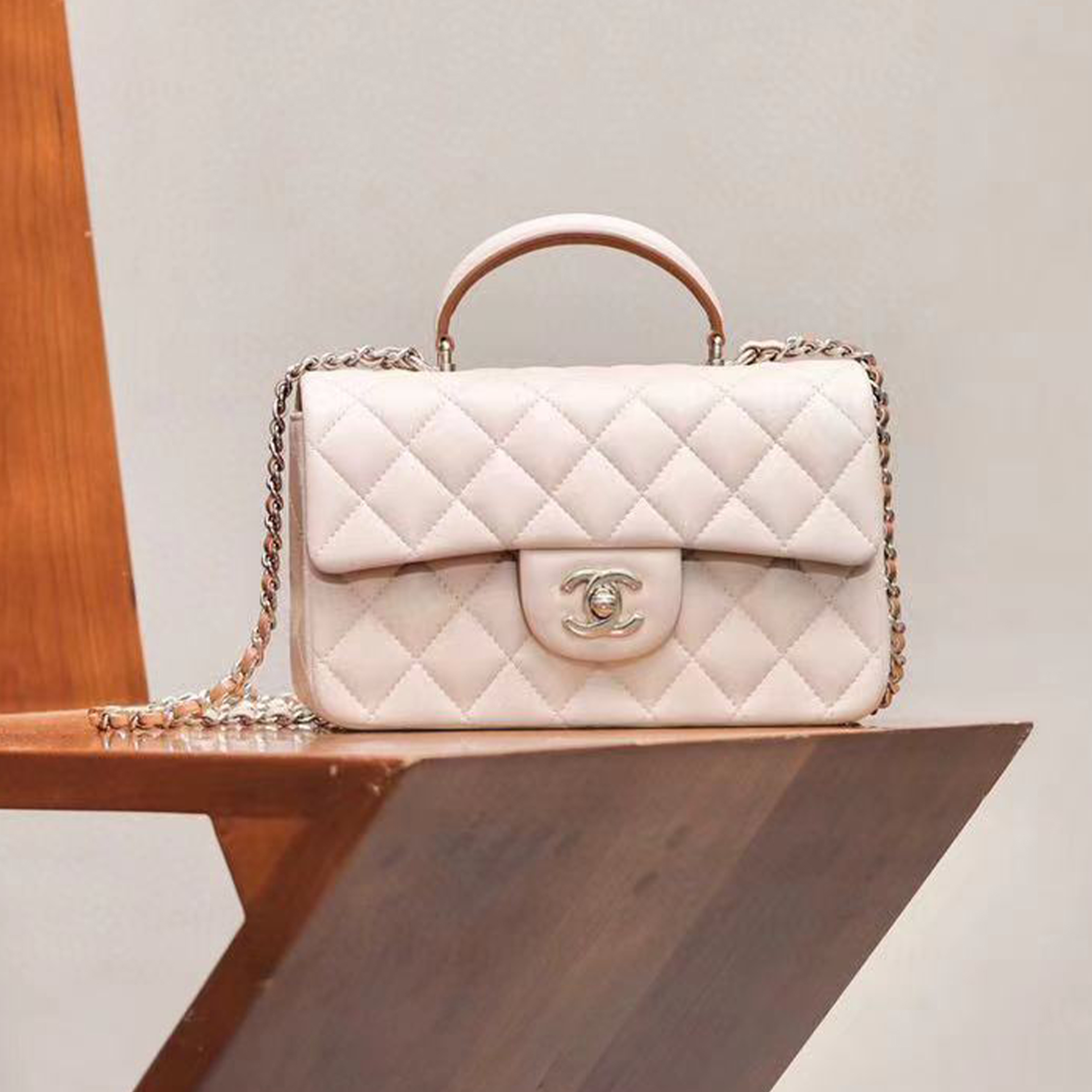 NIGO Chanel Fashion Banquet Bag Simple Elegant Checkered Chain Sheepskin Handbag Temperament Crossbody Bags #nigo71382