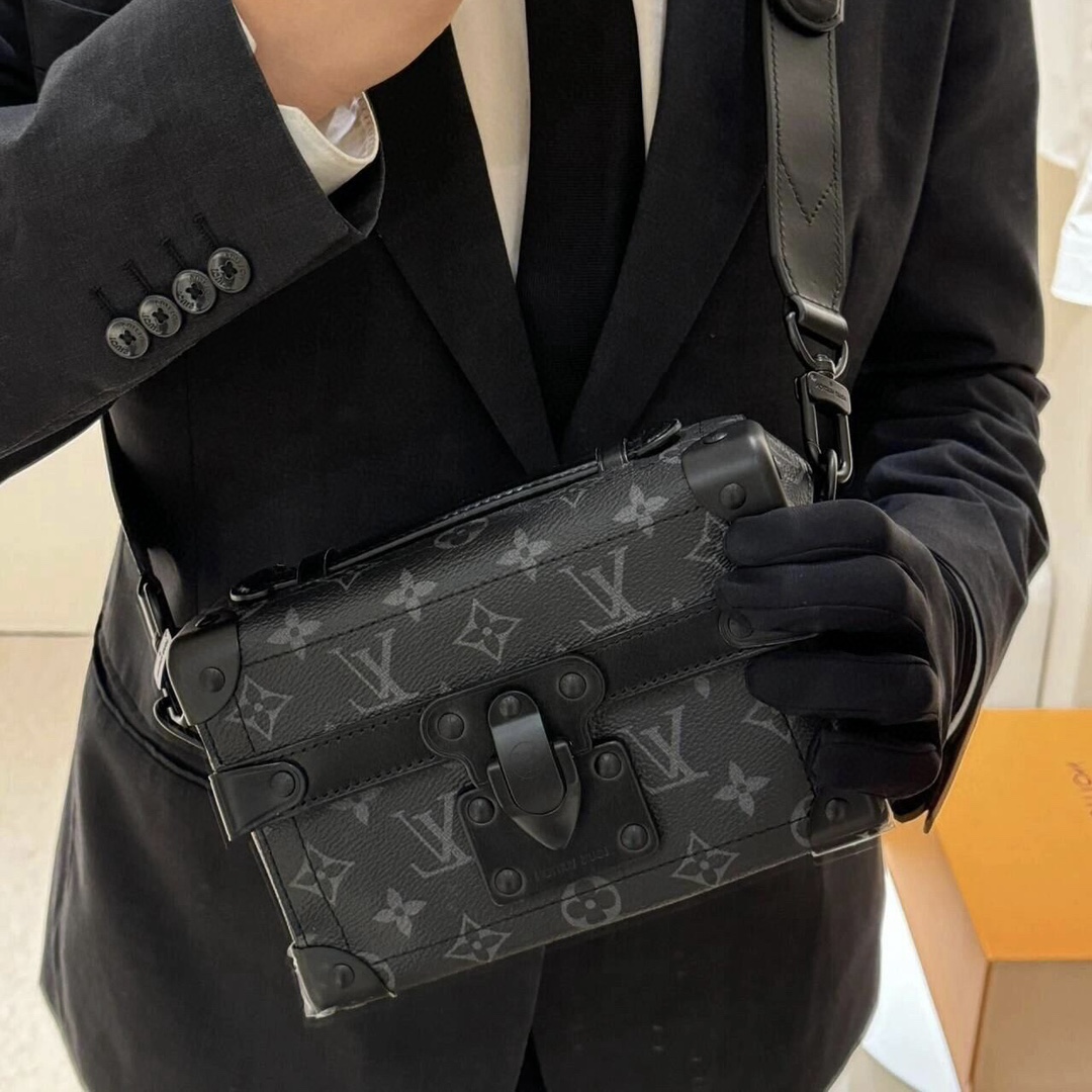NIGO Louis Vuitton SOUL TRUNK Men's Black Removable Adjustable Shoulder Strap Letter Printed Coated Canvas Quilted Cowhide Messenger Bag Single Shoulder Crossbody Handbag Bags #nigo72744