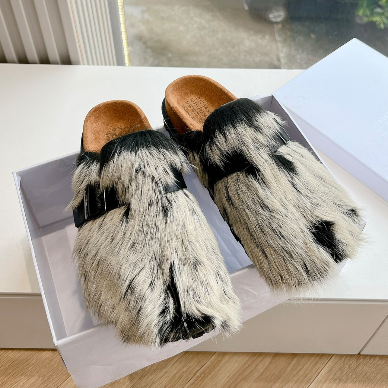 NIGO Maison Margiela Men's Women's Spring And Autumn Solid Color Hairy Shoes Split Toe One Foot Stirrup Casual Baotou Slippers Shoes Ngvp #nigo9189