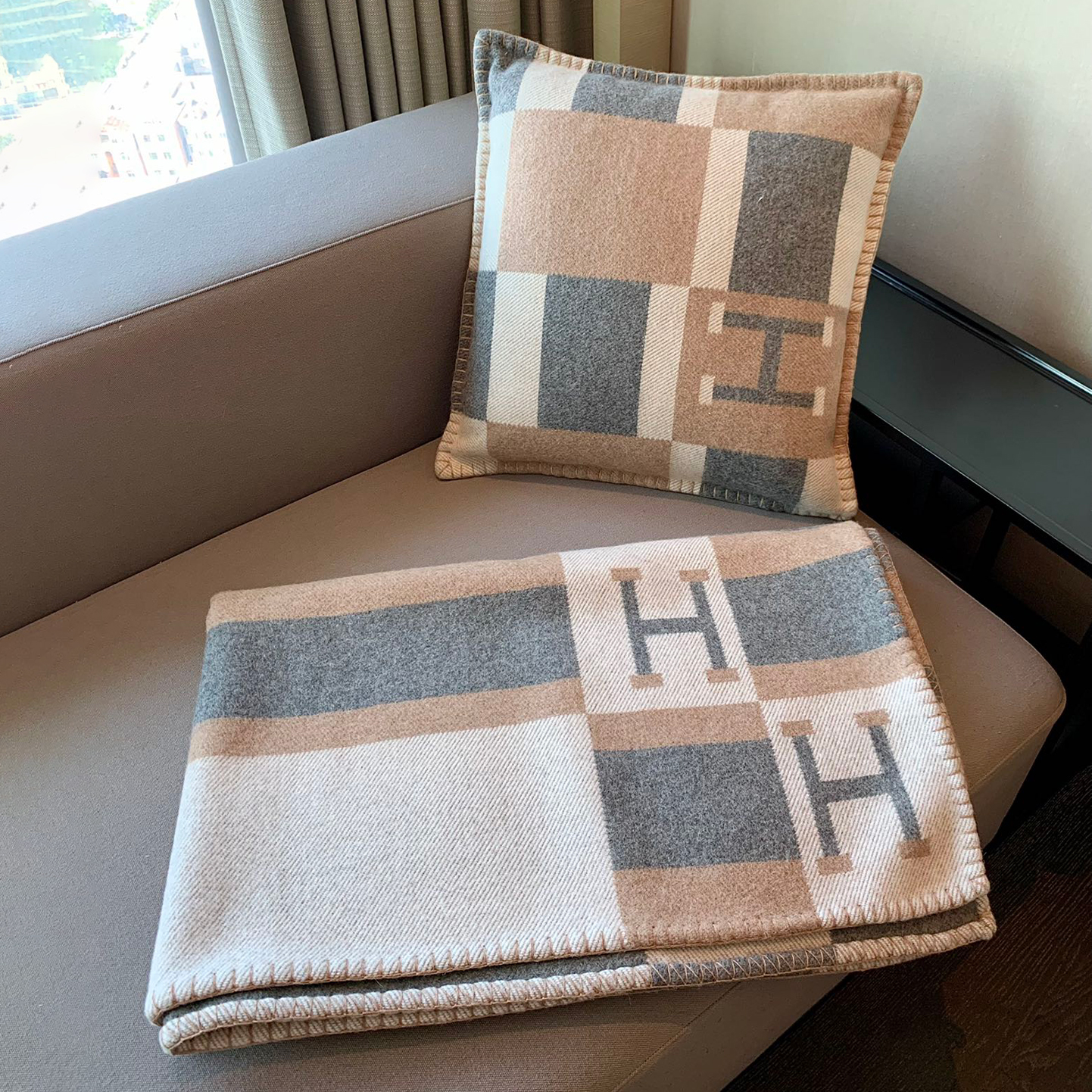 NIGO Hermes Comfortable Fashion Patchwork Series Wool Cashmere 140x170cm Blanket Pillow Cushion Home Decor Accessories ﻿#nigo71582
