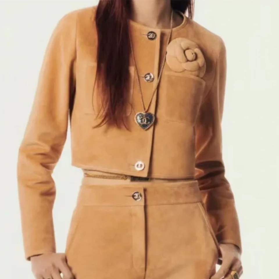 NIGO Chanel Women's Spring, Autumn And Winter Single-Breasted Short Long-Sleeved Solid Color Fitted Cowhide Leather Jacket Casual V-Neck Sleeveless Vest Medium-Length Leather Long Skirt Ngvp #nigo9321