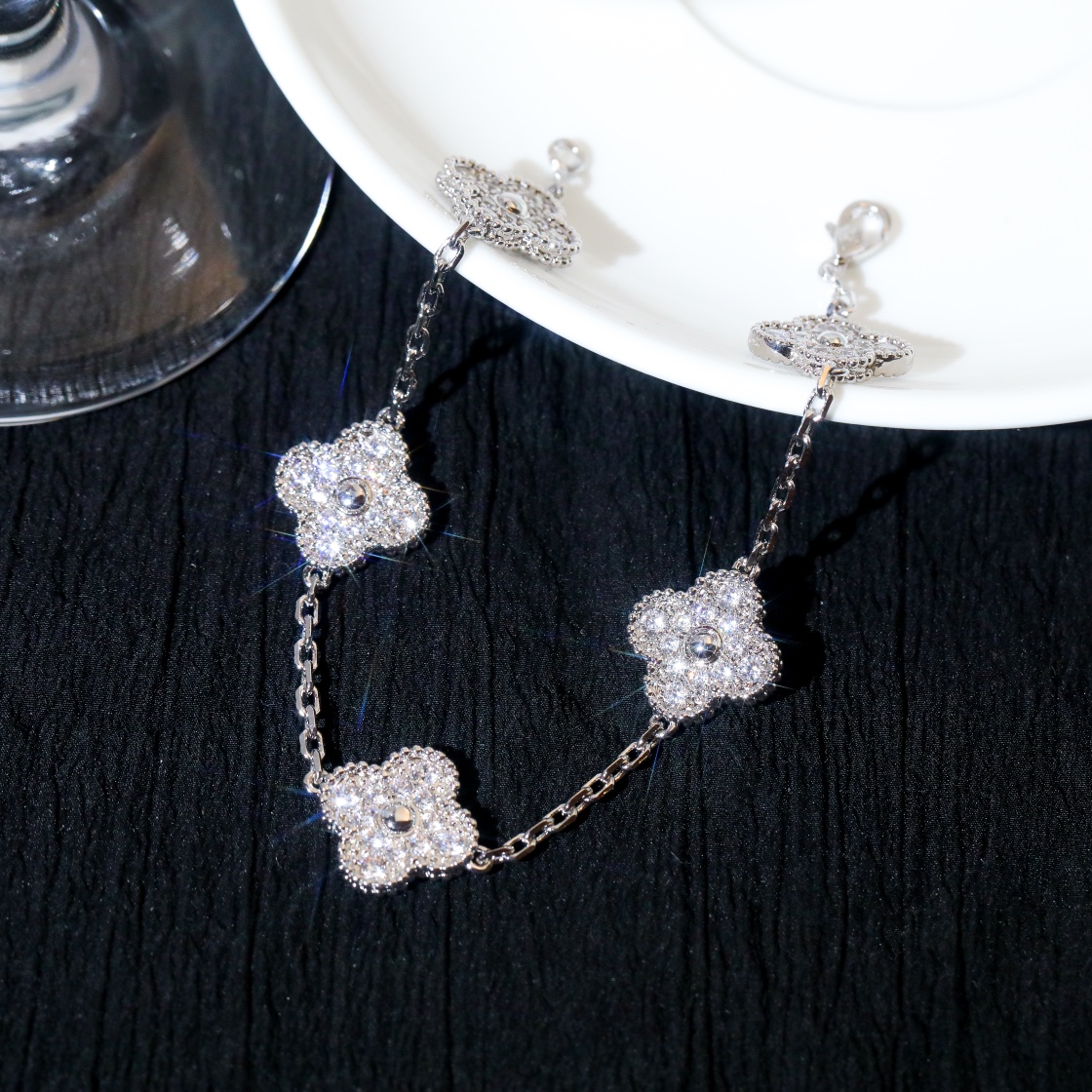 Nigo Van Cleef&arpels Five Flower Silver Color Metal Bracelet, Pure Silver Flower Temperament, Luxurious Jewelry Accessories #nigo73531