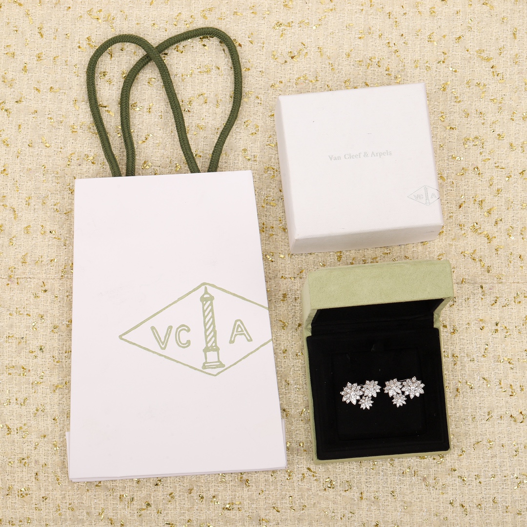 NIGO Van Cleef&Arpels Women's Silver Lotus Flower Diamond Stud Earrings Jewelry #nigo73529