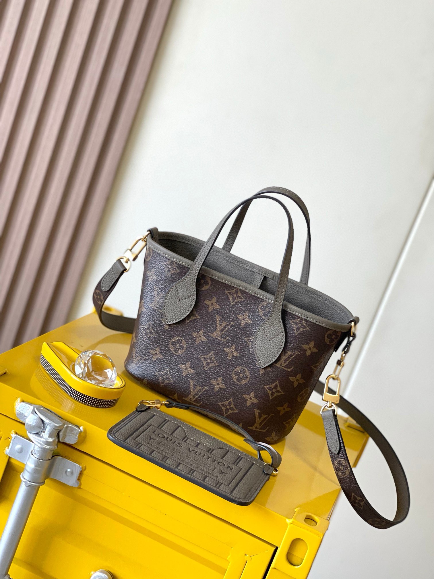 NIGO Louis Vuitton Neverfull Bandoulière Inside Out BB Women's Removable Shoulder Strap Solid Color Cow Leather Reversible Shoulder Crossbody Handbag Bag Bags #nigo73549